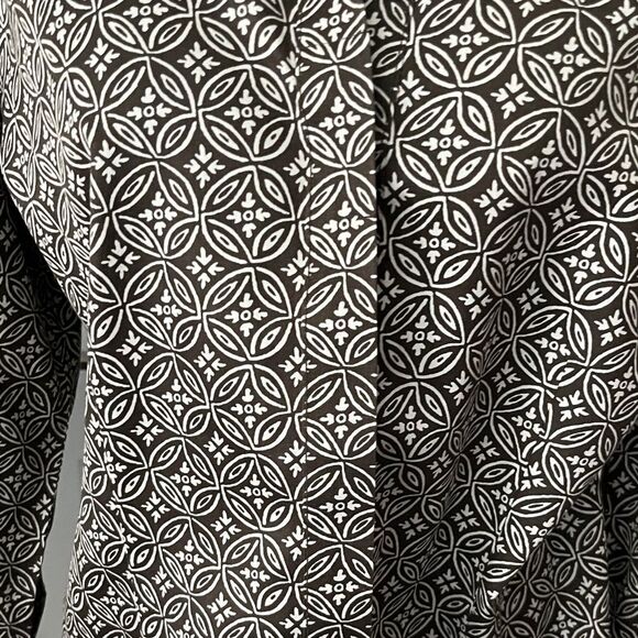 Talbots Geometric Black and White Button Down Shirt SZ 16 NWOT - Picture 3 of 6